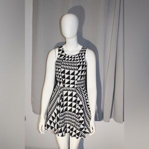 Women’s S Black & White Geometric Open Back Skater Dress